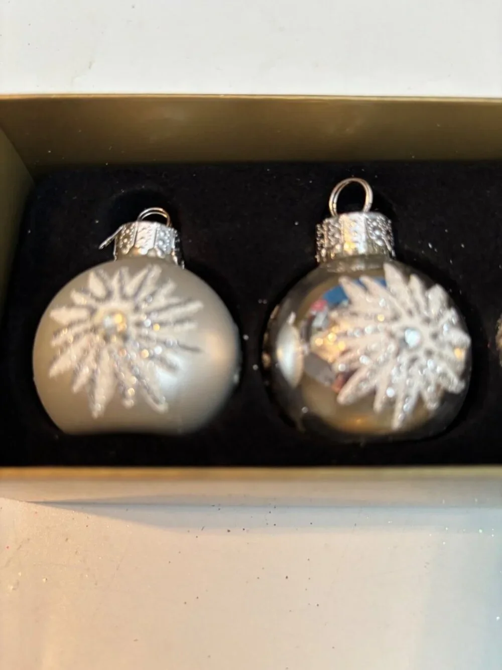 Silver Glass Snowflake Place Card Holders Set Of 4 With Glitter Design